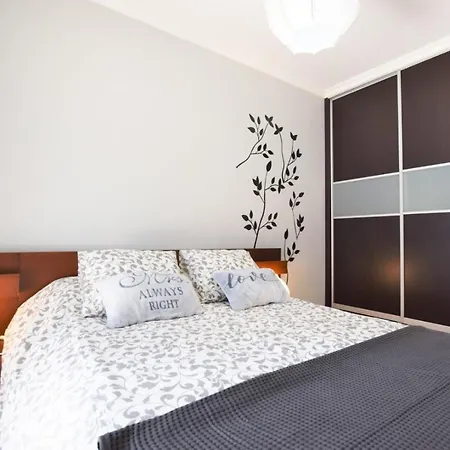 Sophisticated Apartment With Bbq & Pool & Beach Διαμέρισμα *
